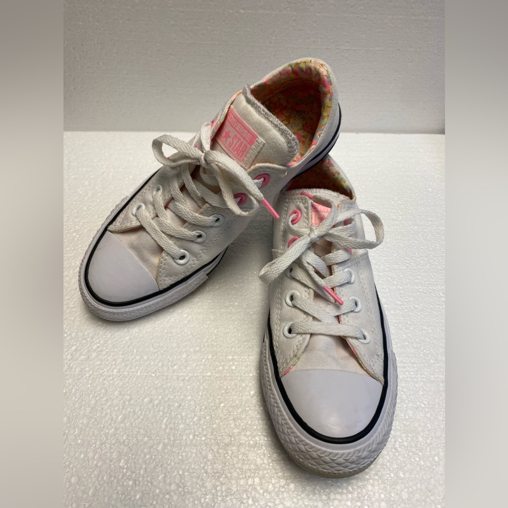Converse Women's
Size 6 CTAS Madison
0X555909F Sunset
Glow Floral